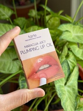 Tarte Maracuja Juicy Plumping Lip Oil – Rose (Soft Pink Beige)